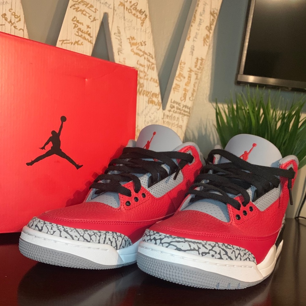 AIR JORDAN 3 RETRO SE(FIRE RED/CEMENT GREY) 9.5